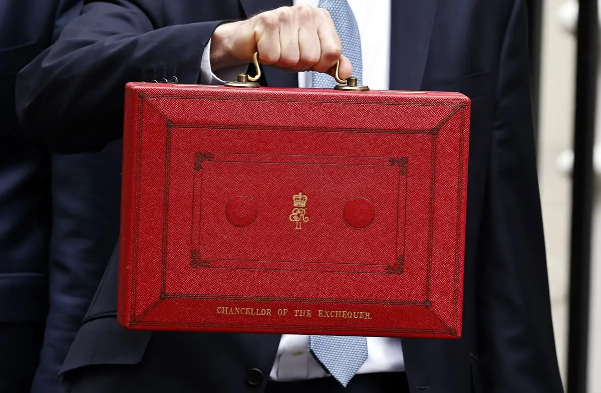 Britain’s Budget Deficit Surges Past Forecasts, Raising Fiscal Concerns
