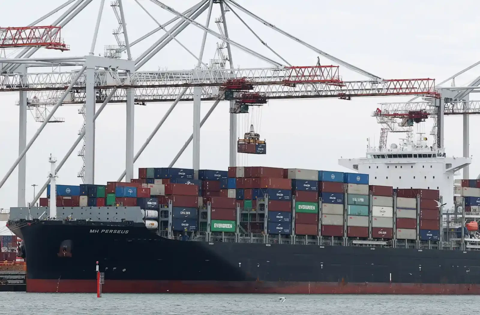 UK Economy Contracts as Trump Tariffs Hit Exports and Domestic Headwinds Mount