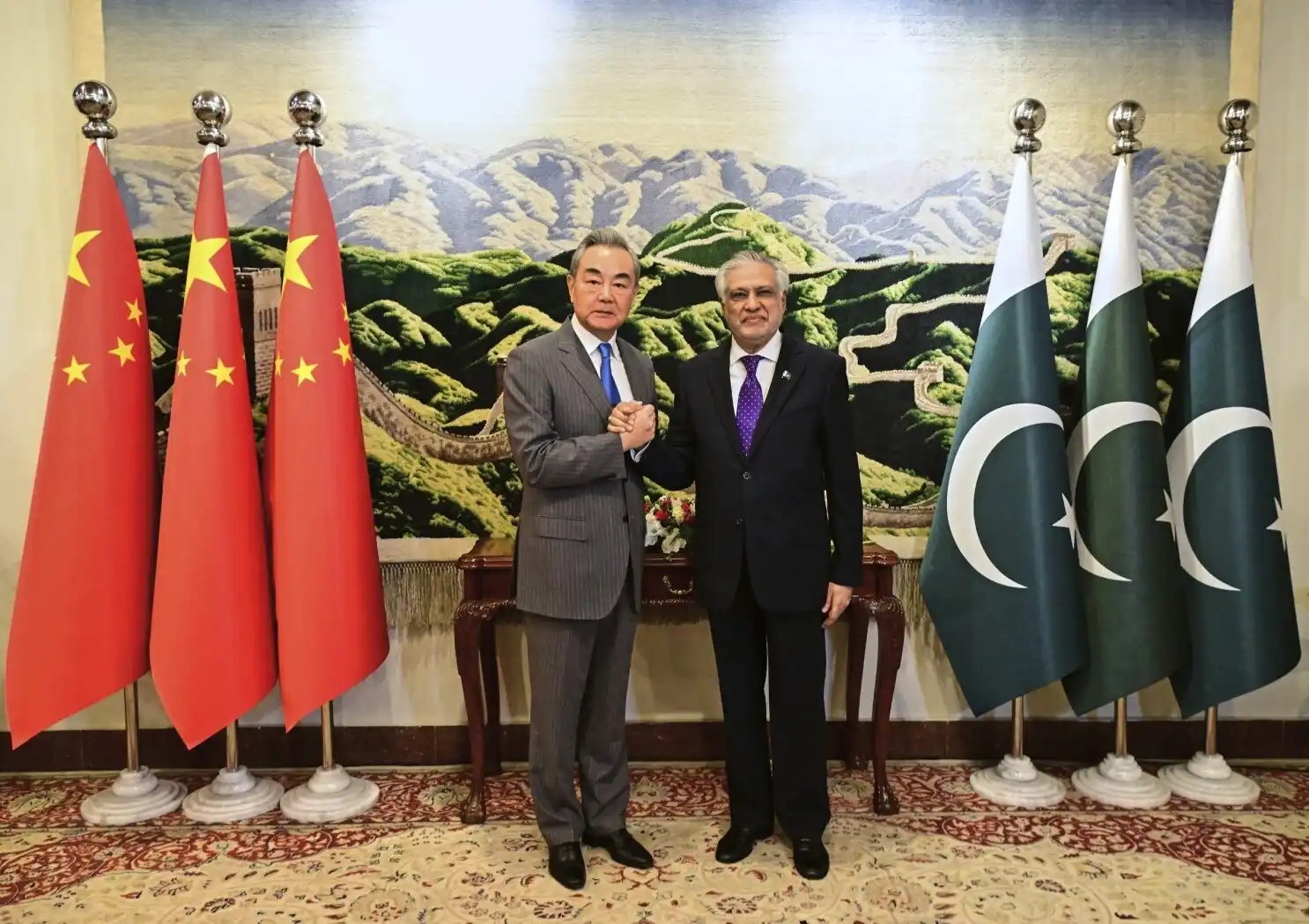 China and Pakistan Foreign Ministers Agree to Launch New Economic Corridor Projects