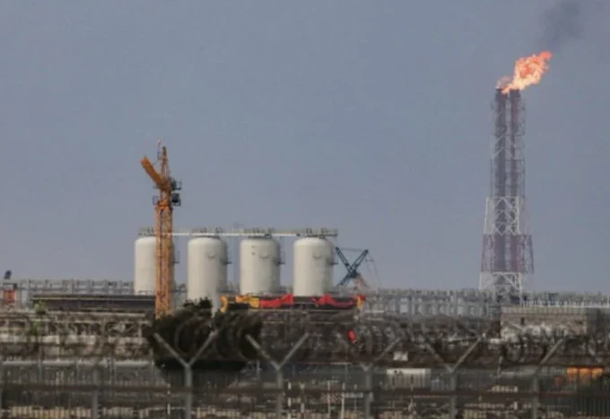 Global Energy Shock Risk: Qatar Warns Iran War Could Halt Gulf Oil and Gas Exports Within Weeks